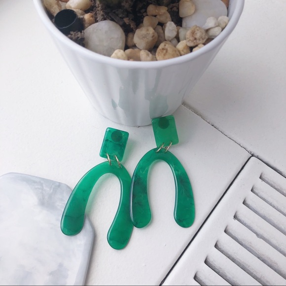 Exaggerating Shapes Statement Earrings Green - Picture 2 of 4